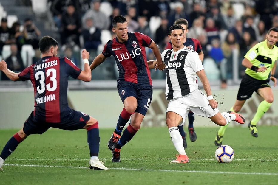 Ronaldo em ação pela Juventus contra  oBolonha