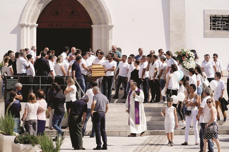 Despedida emotiva a cinco vítimas mortais do IC8 em Pombal