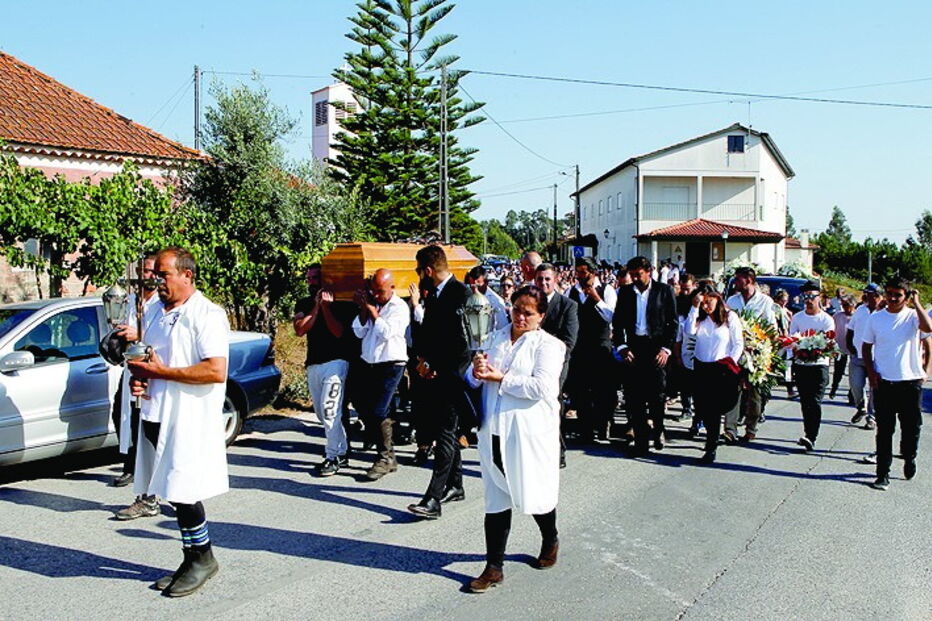 Despedida emotiva a cinco vítimas mortais do IC8 em Pombal