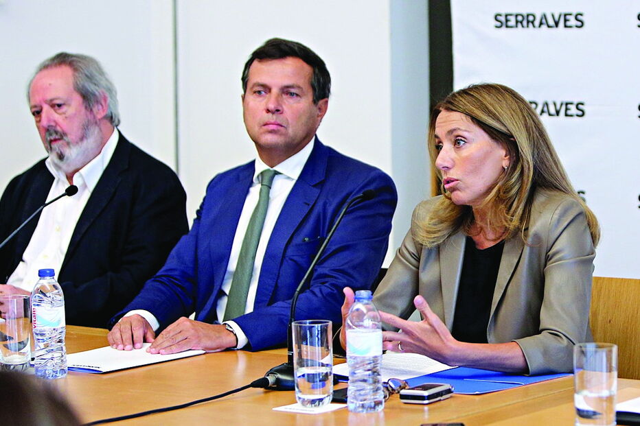 José Pacheco Pereira, Manuel Ferreira da Silva e Ana Pinho, no encontro, ontem, com a comunicação social, no Porto