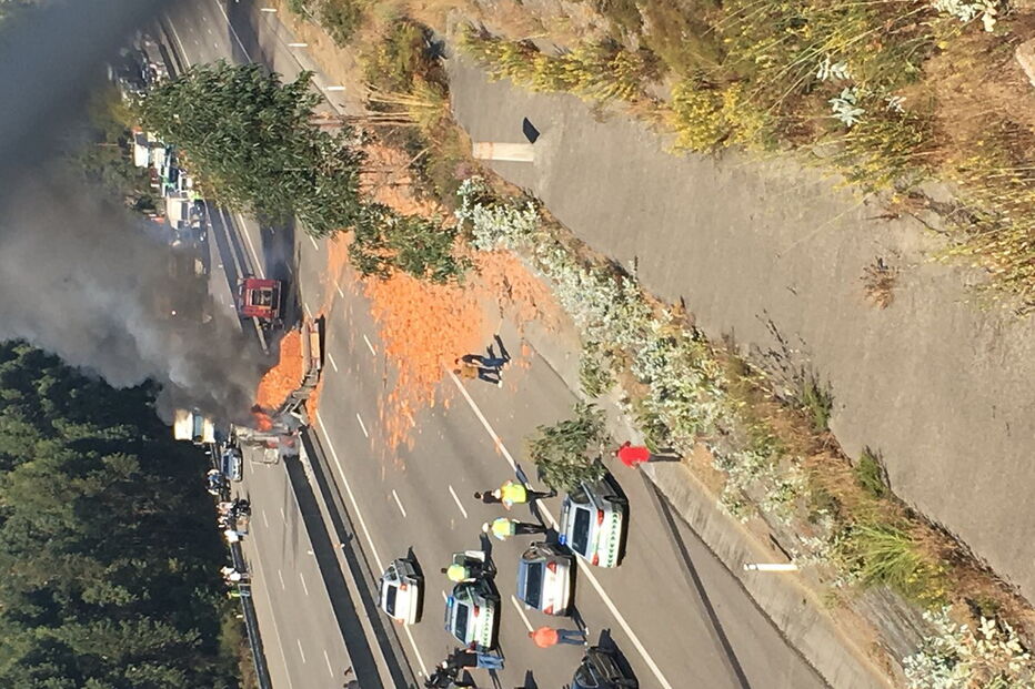 A3 cortada nos dois sentidos na zona de Santo Tirso 