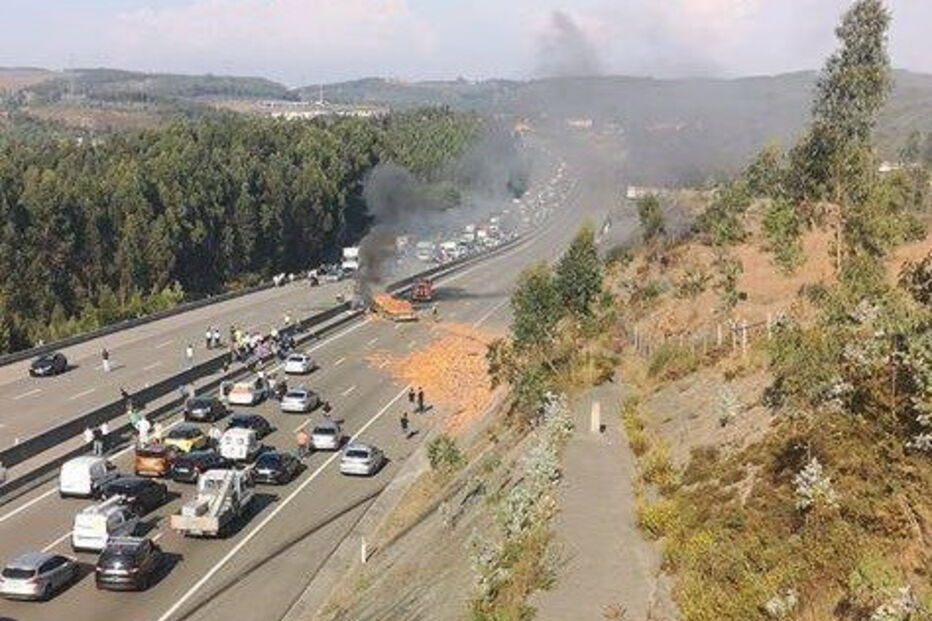 A3 cortada nos dois sentidos na zona de Santo Tirso	