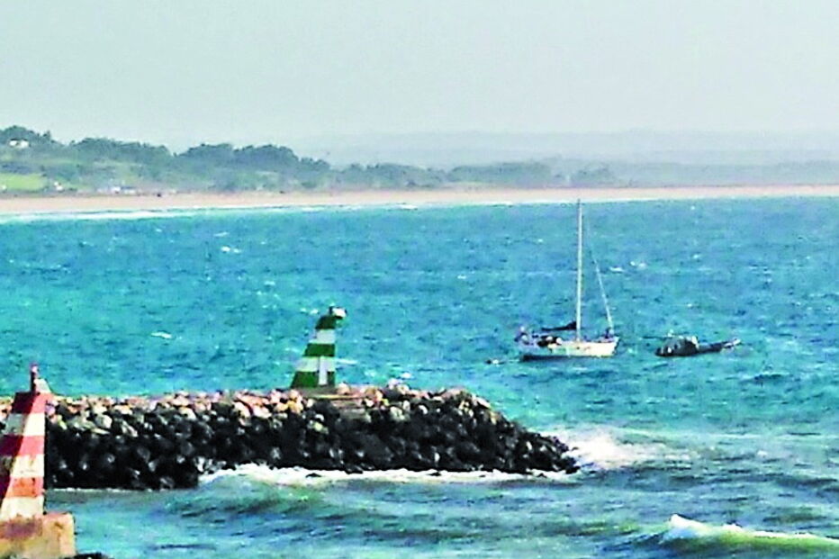 Barco à deriva em risco em Lagos