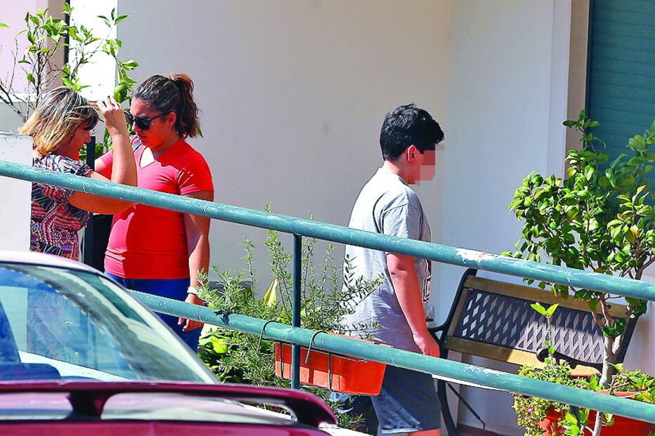 Filho de Luís Miguel e Rosa Grilo na moradia dos pais, no dia das buscas da PJ