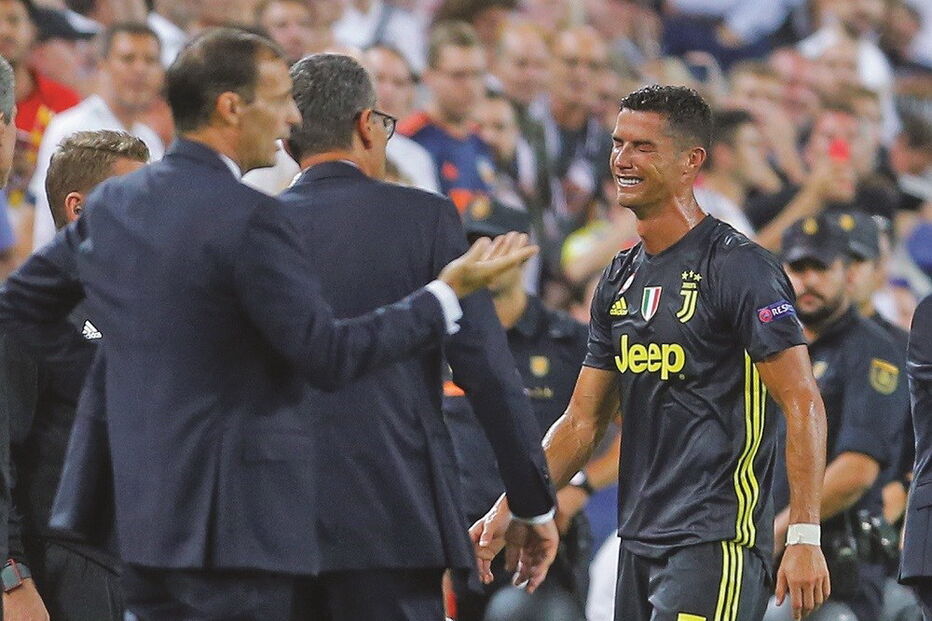 Cristiano Ronaldo punido com um jogo na Liga dos Campeões