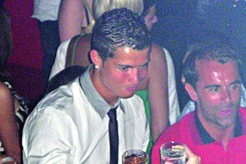 Kathryn foi fotografada ao lado de Cristiano Ronaldo numa discoteca, quando se conheceram