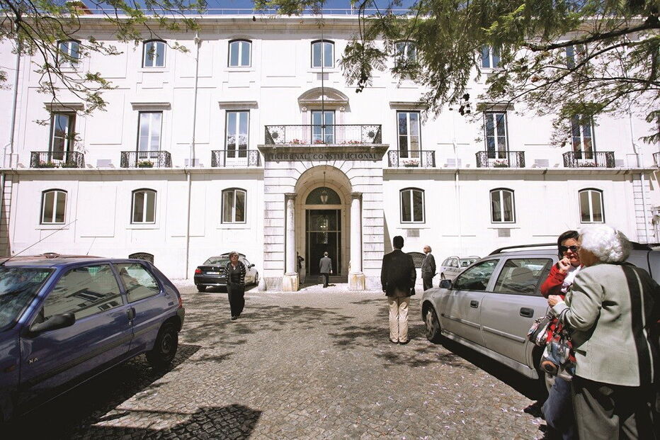 Tribunal Constitucional  deu razão ao homem que quer impedir rapariga que criou de usar o seu apelido