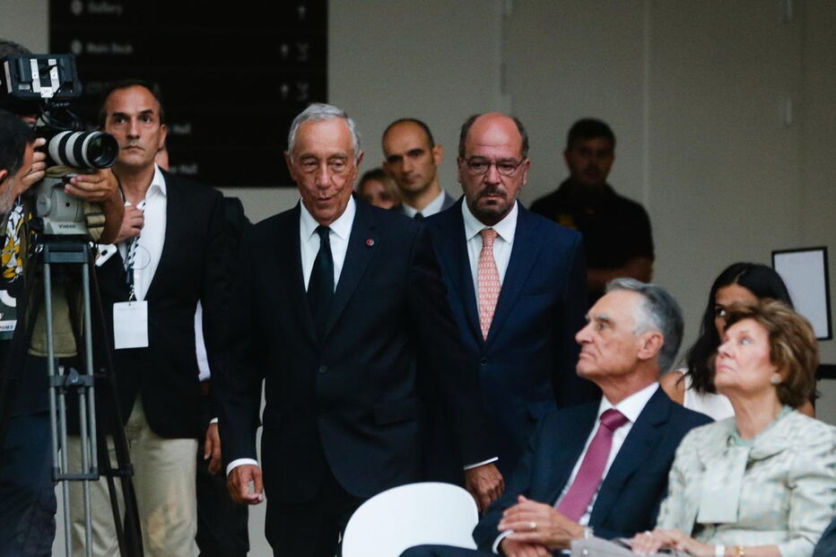 Cavaco abandona cerimónia de inauguração antes de Marcelo discursar