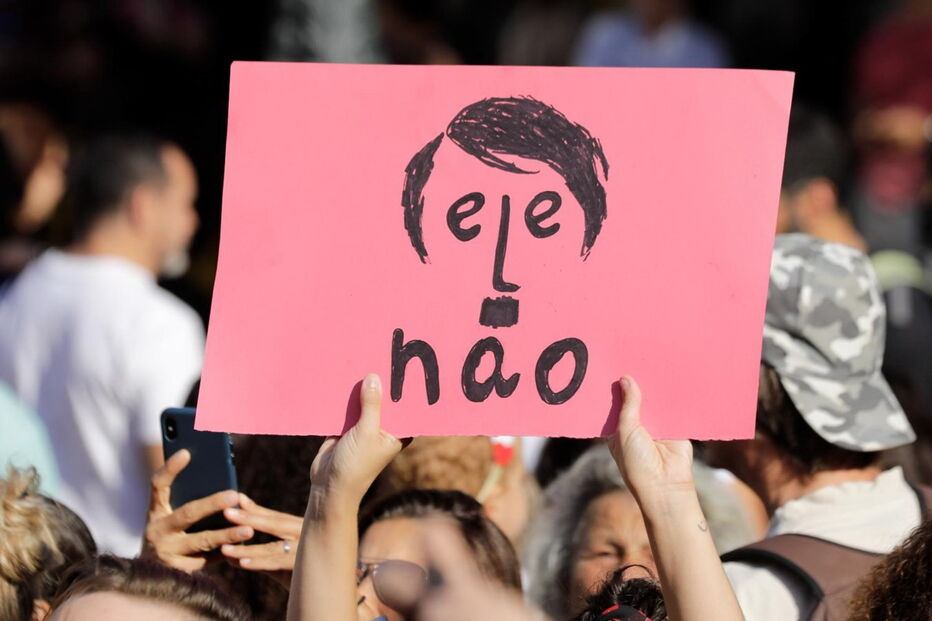 Manifestação organizada pelo movimento Mulheres Unidas contra Bolsonaro, em Lisboa