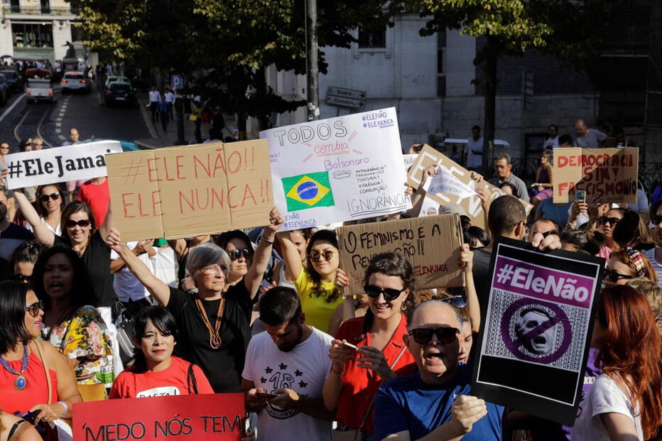 Manifestação organizada pelo movimento Mulheres Unidas contra Bolsonaro, em Lisboa