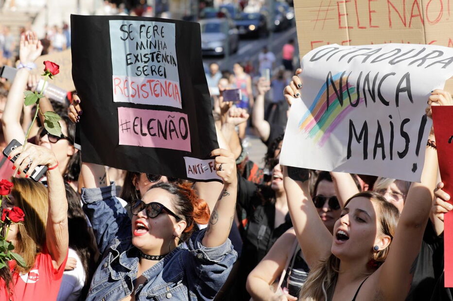 Manifestação organizada pelo movimento Mulheres Unidas contra Bolsonaro, em Lisboa