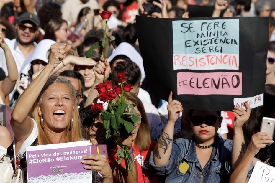 Manifestação organizada pelo movimento Mulheres Unidas contra Bolsonaro, em Lisboa