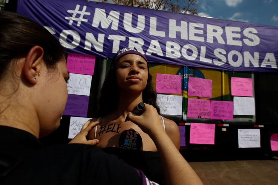 Manifestação organizada pelo movimento Mulheres Unidas contra Bolsonaro, em São Paulo