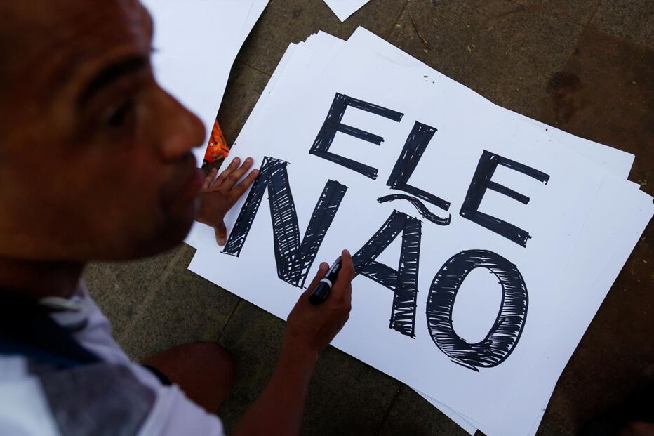 Manifestação organizada pelo movimento Mulheres Unidas contra Bolsonaro, em São Paulo