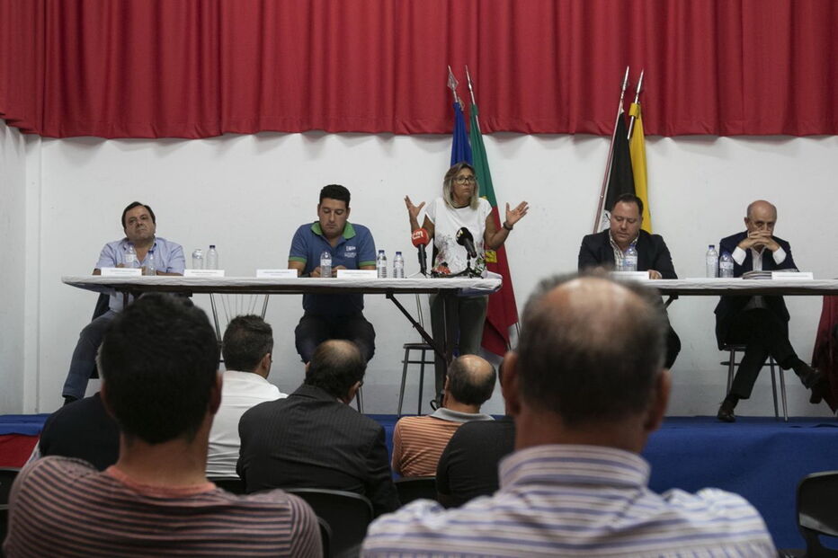 Assembleia municipal em Vila Facaia