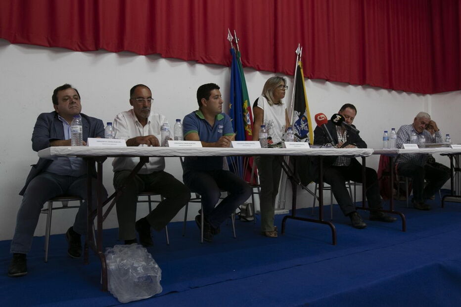 Assembleia municipal em Vila Facaia