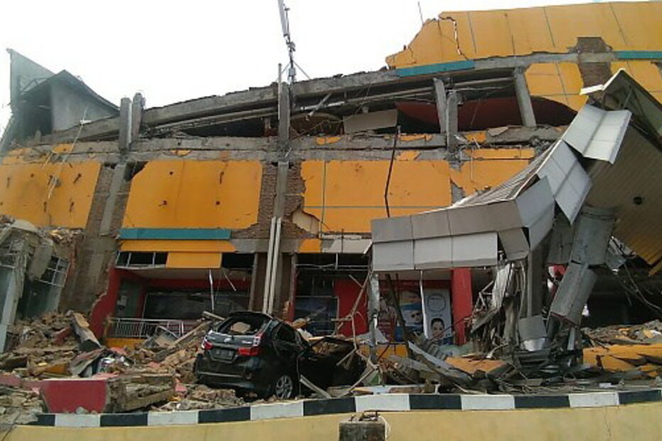 Sismo e terramoto na Indonésia