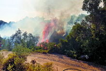 População teme que um dos incêndios possa assumir proporções maiores 