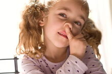 Comer 'macacos' do nariz é bom para a saúde