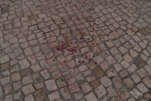 Jovem de 20 anos esfaqueado em Cascais. Atacante está em fuga