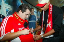 Luisão na chegada a Lisboa