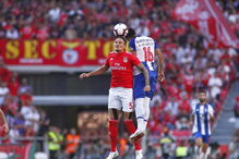 Fejsa e Herrera em duelo no Benfica - FC Porto