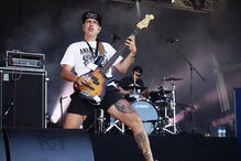 Sérgio Curto, baixista da banda Simbiose