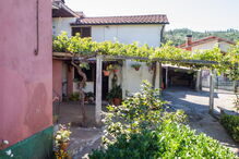 Casa onde deflagrou o incêndio na aldeia de Bubau