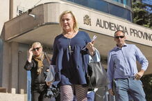 Inés Madrigal foi retirada aos pais e adotada ilegalmente em 1969. Ainda hoje não sabe quem são os verdadeiros progenitores