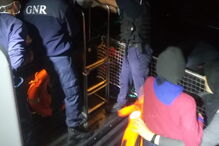 GNR resgata 17 crianças no mar Egeu