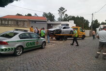 Carrinha em que embateu o condutor em fuga