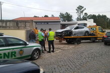 Carrinha em que embateu o condutor em fuga