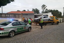 Carrinha em que embateu o condutor em fuga