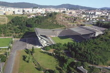 Parque de estacionamento do piso inferior ao relvado não pode ser utilizado por falta de condições de segurança