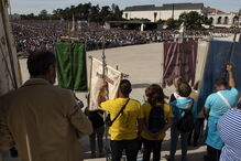 Milhares de fiéis encheram ontem o recinto do Santuário de Fátima para a última peregrinação aniversária deste ano