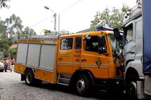 Quatro bombeiros feridos em acidente de viação após 