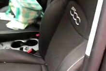 Sofia Ribeiro mostra fotos do carro assaltado