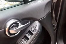  Sofia Ribeiro mostra fotos do carro assaltado