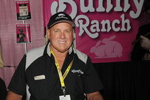 Morreu Dennis Hof o dono do 