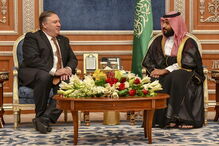 Secretário de Estado americano Mike Pompeo  com princípe saudita Mohammed Bin Salman