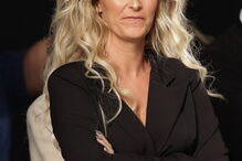 Cristina Ferreira desfila no palco do Portugal Fashion com a sua coleção de sapatos