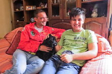 Rui Elvas (à esq.) entregou o cão de água a Rui Marques em junho deste ano    