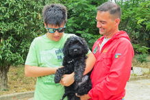 Rui Elvas (à dir.) entregou o cão de água a Rui Marques em junho deste ano    