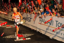 Homem completa Campeonato Mundial de Ironman aos 85 anos