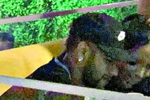 Neymar divertido com amigos em discoteca de Lisboa