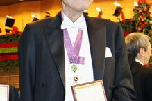 Morreu o Nobel de Química japonês Osamu Shimomura