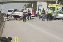 Carros ficaram destruídos na sequência do brutal acidente que matou dois condutores