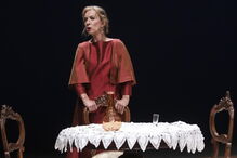 Custódia Gallego é Arkadina neste espetáculo de João Mota