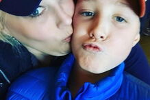 Menino de 11 anos morre a realizar desafio do Youtube que incentiva jovens a sufocar-se