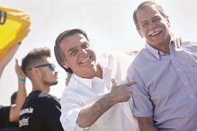 Jair Bolsonaro (à esquerda)